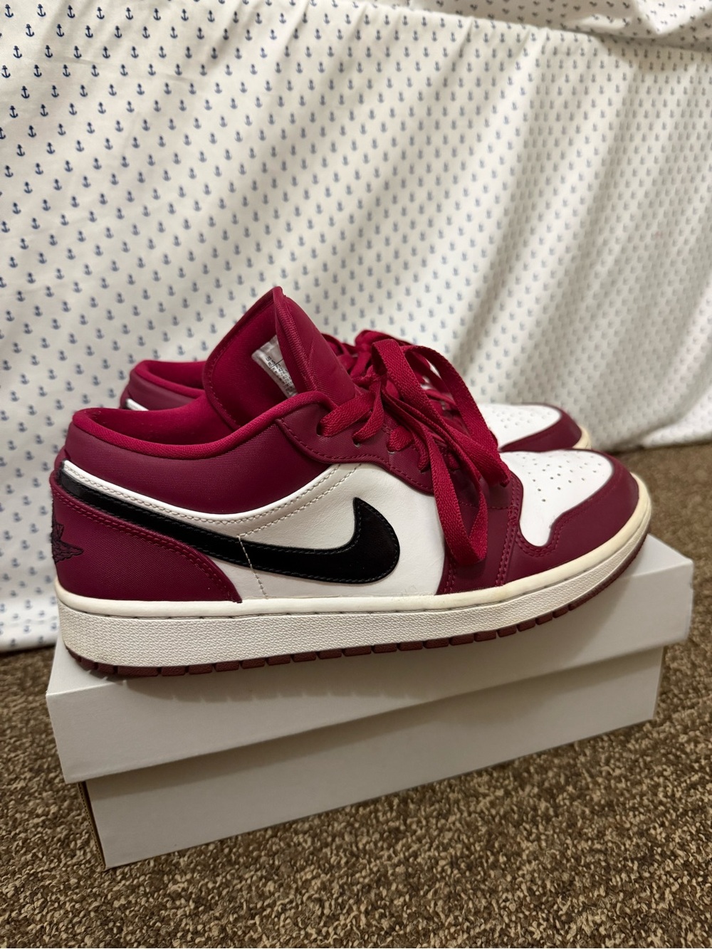 Jordan 1 Low Burgundy sneakers, size US 8.5 M